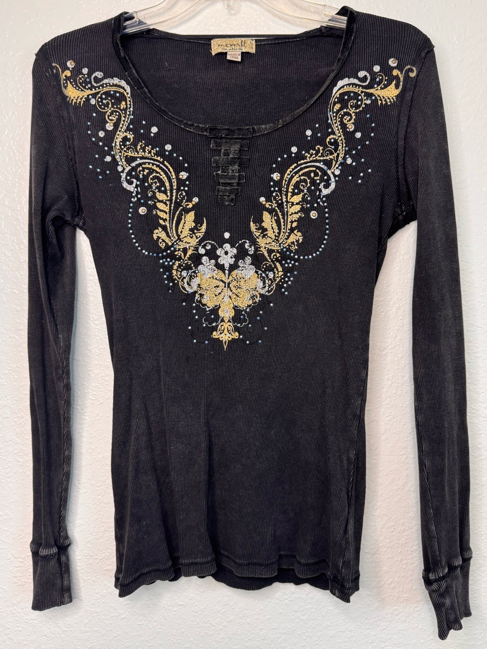 VTG 00s Y2K One World Top Long Sleeve Waffle Henley Skater Whimsy Scrollwork L